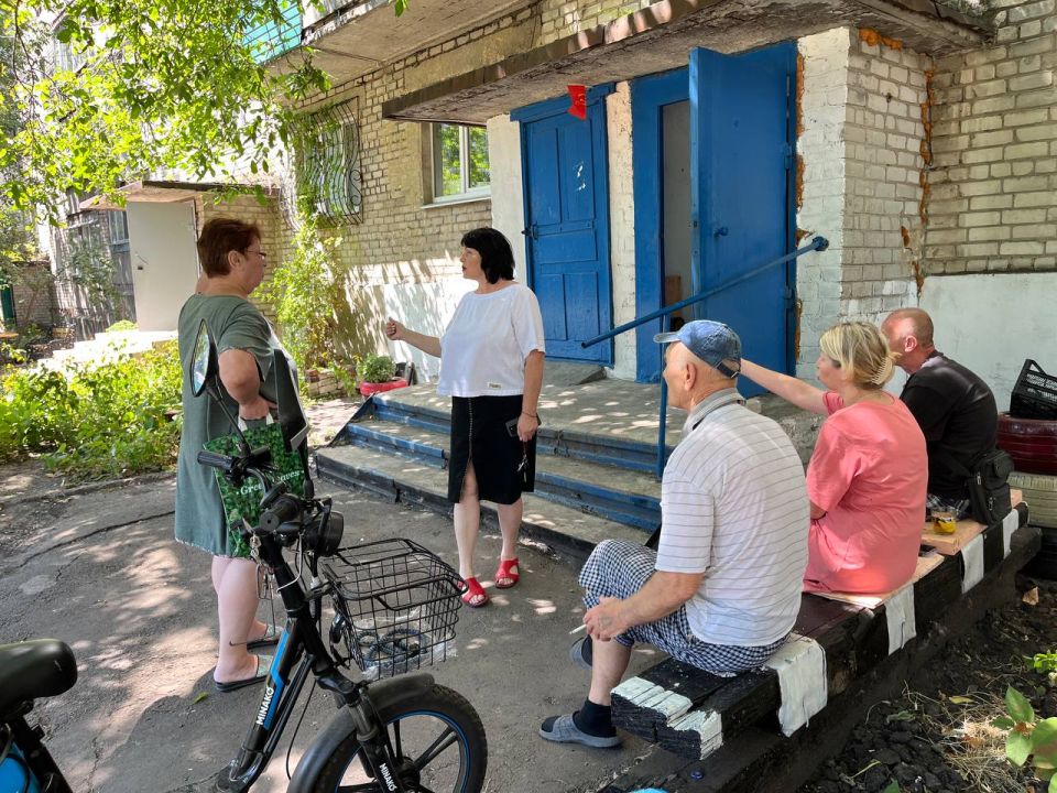 Во исполнение поручения Главы Донецкой Народной Республики Дениса Владимировича Пушилина о постоянном диалоге с населением, сегодня, заместитель главы администрации городского округа Дебальцево Оксана Козлова провела встречу...