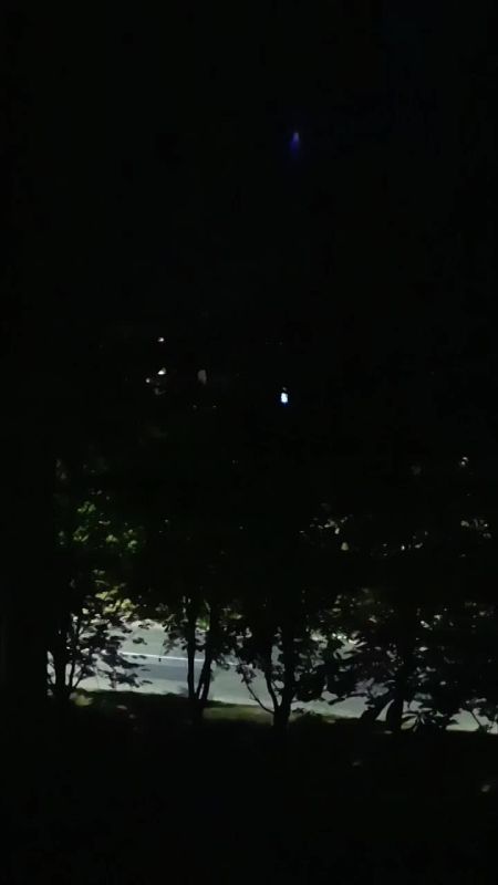 Очевидцы сообщают о ярких вспышках, которые видны в стороне Куйбышевского района Донецка