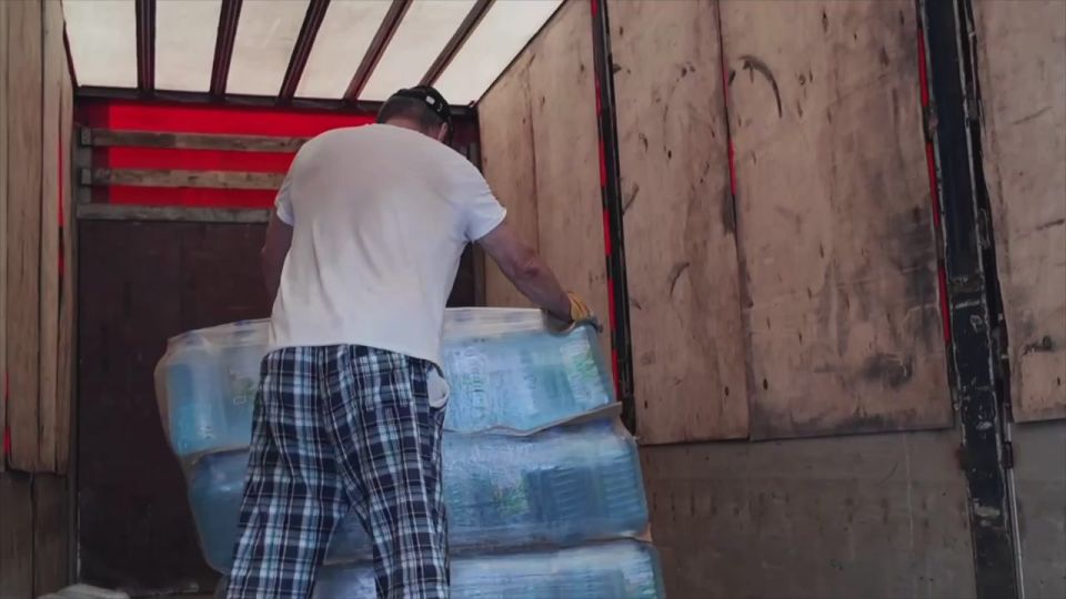 Кирилл Макаров: Москва передала Республике большую партию питьевой воды