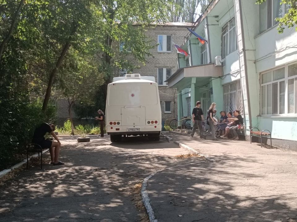 Сергей Юзвинкевич: В рамках работы штаба по вопросам охраны здоровья граждан в Володарском муниципальном округе проверил оказание услуг по флюорографии в передвижном флюорографическом кабинете и наличие очереди в...