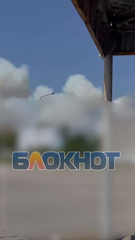 "Дым виден за 30 км от города": жители Энергодара публикуют кадры после шести подряд ударов ВСУ