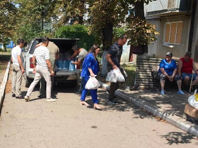 Александр Волошин: #гуманитарнаяпомощь. В мае этого года во время визита в Красногоровку – город, разрушенный почти на 90%, – жители озвучили свои самые насущные проблемы