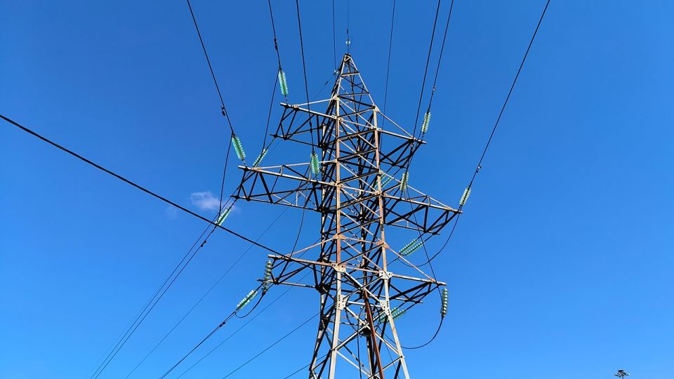 Больше 150 тысяч жителей ДНР остались без света из-за атаки ВСУ