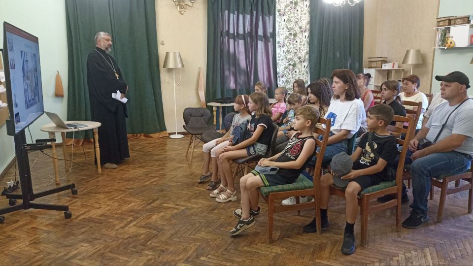 В МБУК "Златоустовский ЦНТ" состоялась замечательная встреча, посвященная Дню Крещения Руси