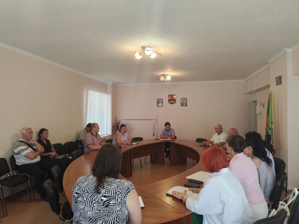 В Ждановке представители органов местной власти обсудили текущие вопросы жизнедеятельности города