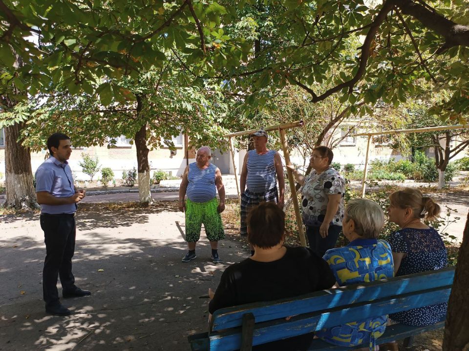 Заместитель главы администрации Шахтерского муниципального округа встретился с жителями Ждановки