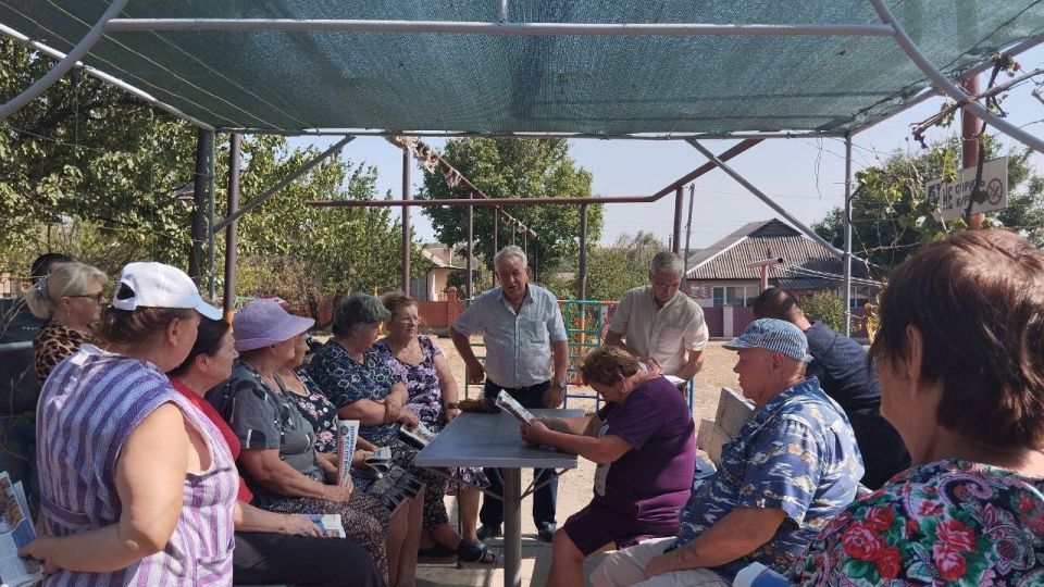 Сегодня, 15 июля, совместно с депутатом Донецкого городского совета ДНР Резниченко Георгием Леонидовичем, провел встречу с жителями улицы Тореза