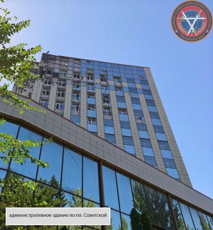 Дроны ВСУ повредили бизнес-центр и административное здание в Донецке