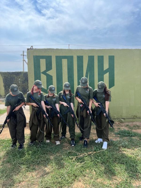 Школьники Старобешевского округа поучаствовали в тематической смене «Авангард»