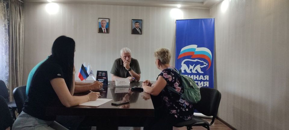 Заместитель председателя #Комитет_по_образованию_науке_культуре_и_делам_общественных_организаций Андрей Бедило (фракция «Единая Россия») провел прием граждан в муниципальном образовании городского округа Торез