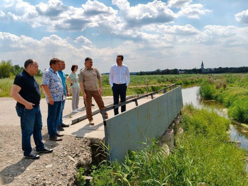 Вице-премьер Владимир Ежиков и замминистра природных ресурсов и экологии РФ Дмитрием Тетенькиным осмотрели Ханжонковское и Верхнекальмиусское водохранилища