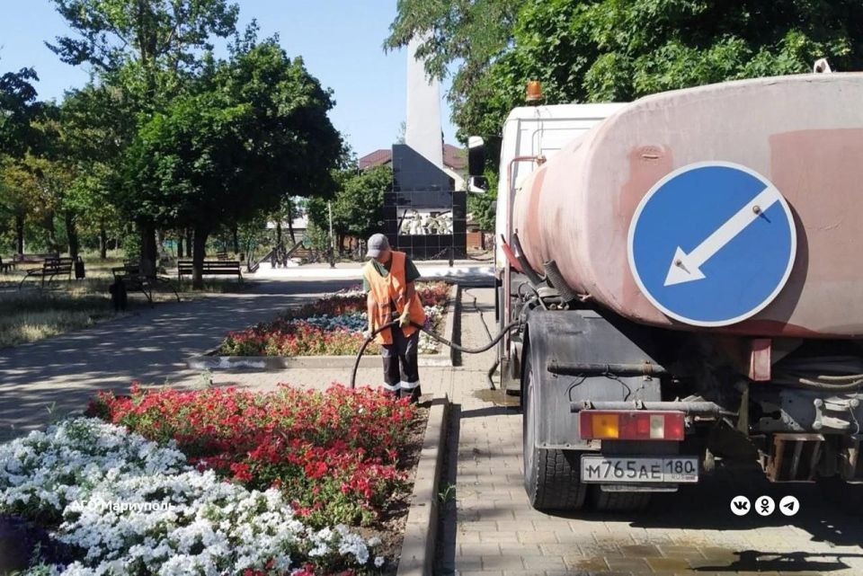 Для полива зеленых насаждений коммунальщики используют исключительно техническую воду