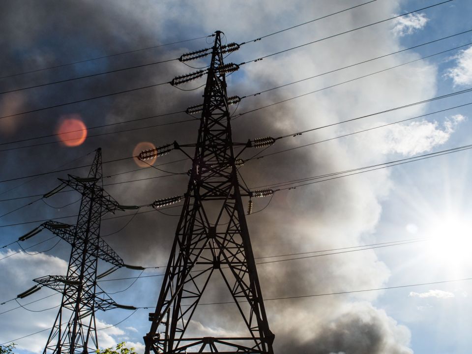 ВСУ атаковали пятиэтажный дом в Донецке. Видео