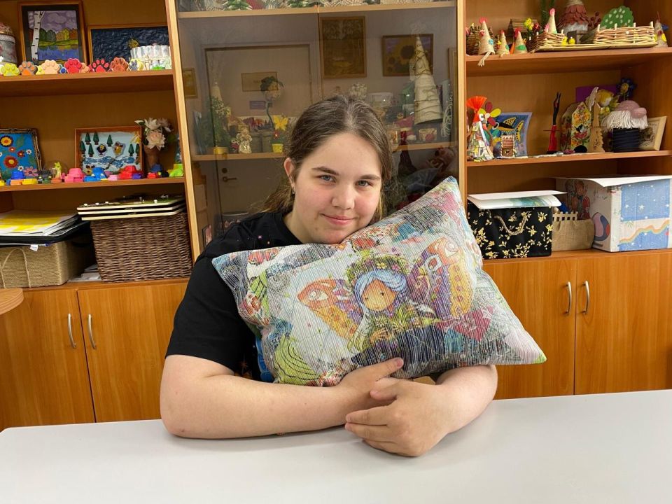 В Губкинском (ЯНАО) дети с ОВЗ делают подарки для пожилых людей из Волновахского округа