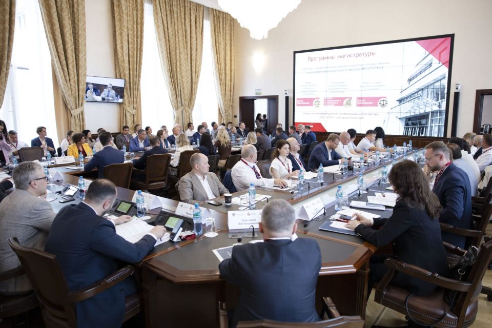 Минприроды России и РАНХиГС провели межрегиональный форум «Генеральная уборка: правовые основы и передовые решения в сфере ликвидации накопленного вреда окружающей среде»