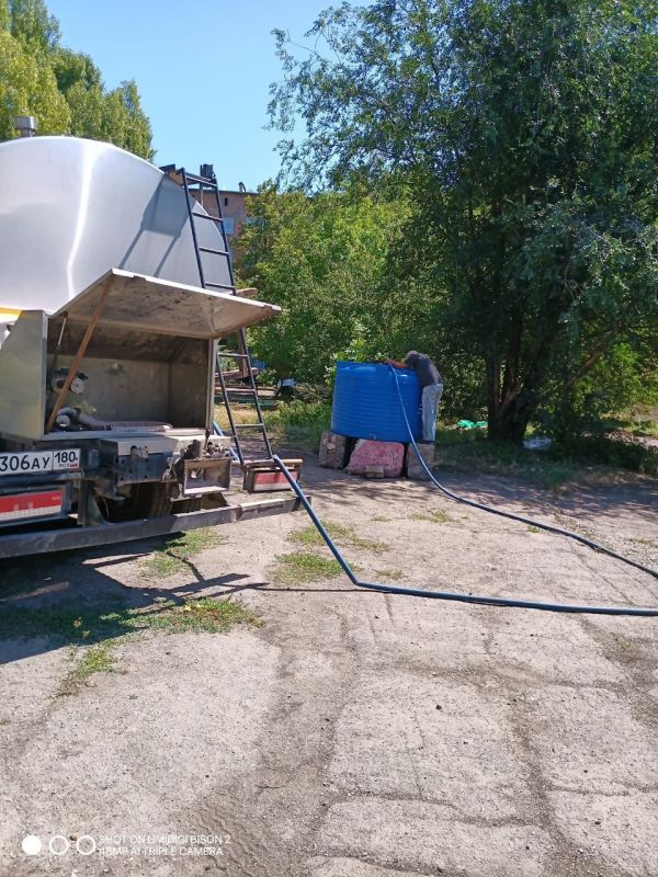 Сергей Желновач: В связи со сложной ситуацией водоснабжения на территории города Дебальцево, администрацией городского округа были установлены емкости на м-не 50 Лет Победы (во дворах на ул. Бестужева, ул.Узловая) с объёмом...