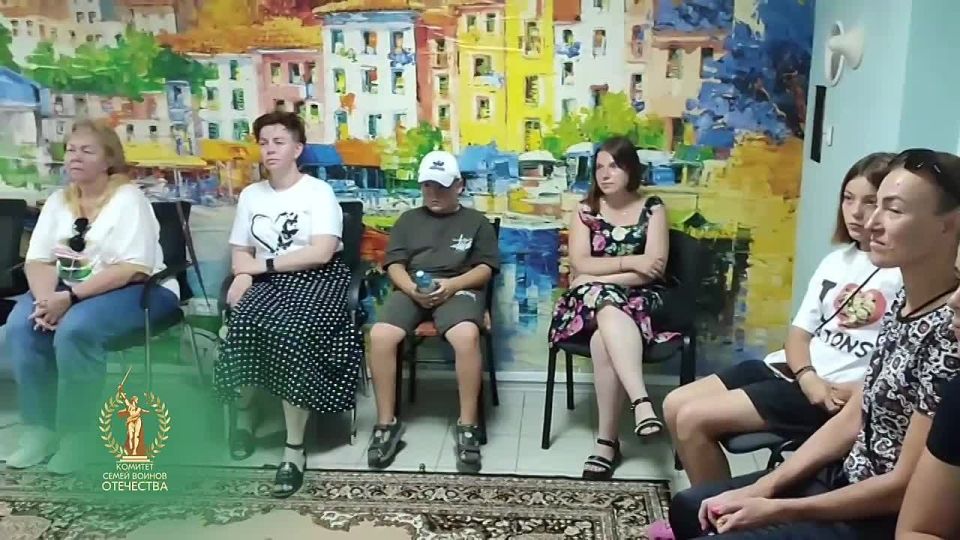 // Подопечные КСВО ДНР на встрече-терапии «Мое ресурсное состояние»