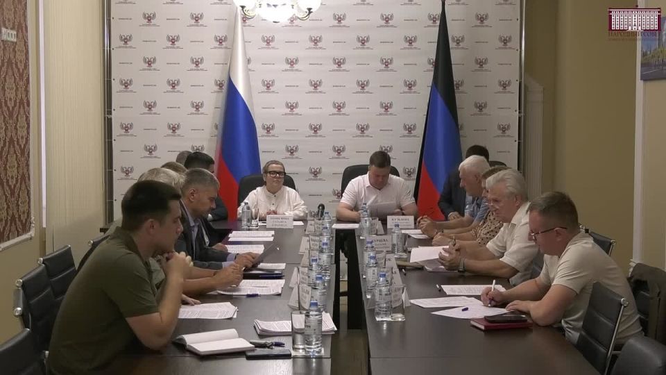 Председатель Народного Совета ДНР Константин Кузьмин открыл расширенное заседание Комитета Народного Совета по образованию, науке, культуре и делам общественных организаций