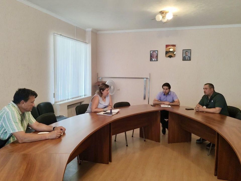 Представитель аварийной бригады Магадана принял участие в еженедельном совещании по вопросам подготовки к ОЗП в Ждановке