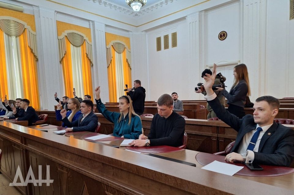 Молпарламент ДНР поставил помощь демобилизованной молодежи главным приоритетом