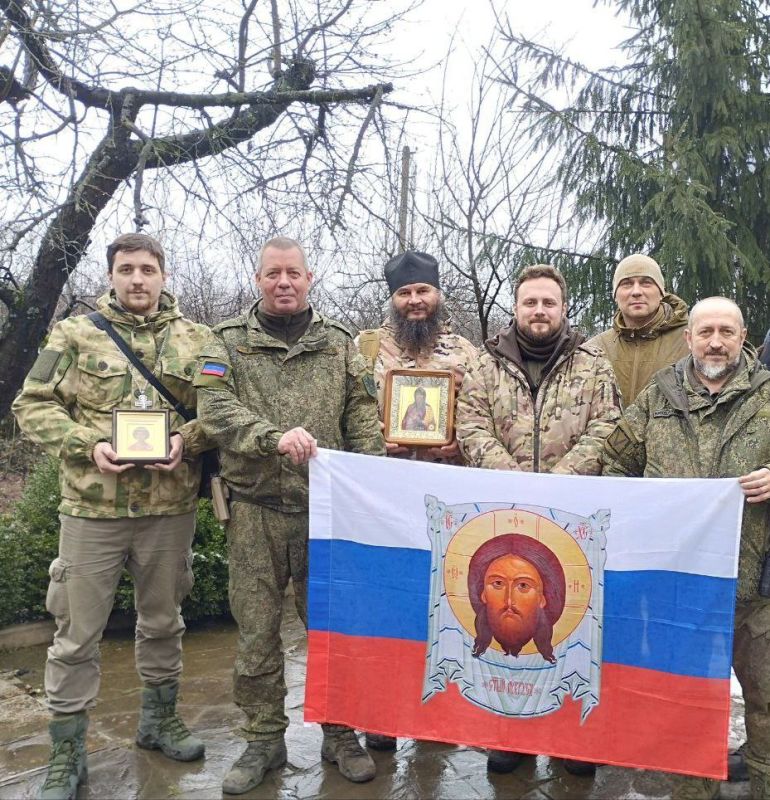 Командир батальона Дмитрия Донского "Седой" (второй слева) для меня - не просто знакомый