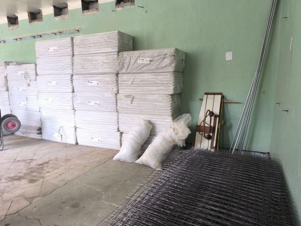 Магаданцы приступили к ремонту малого спортзала в школе № 2 Ждановки