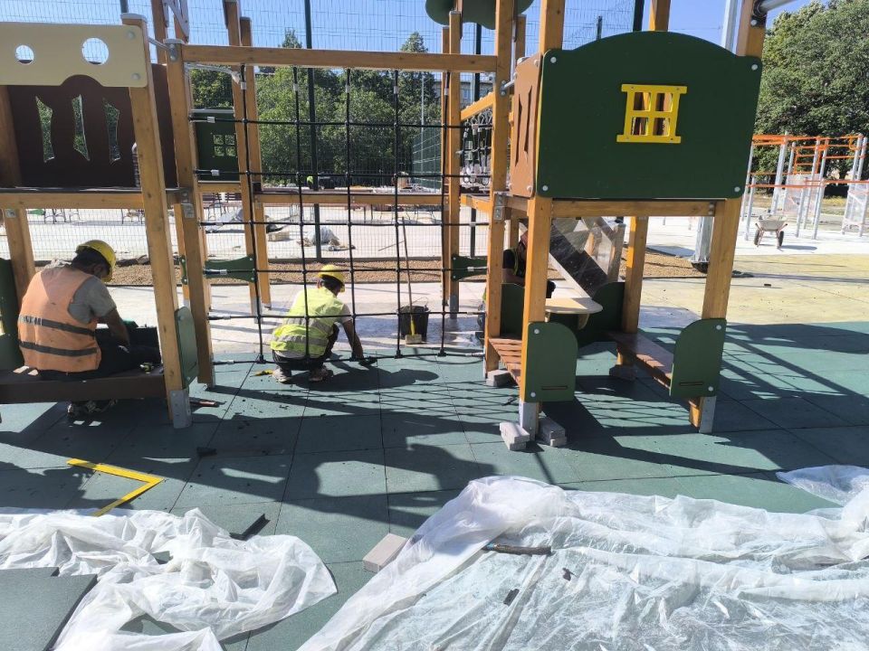 Магаданская область продолжает строить футбольное поле в Ждановке