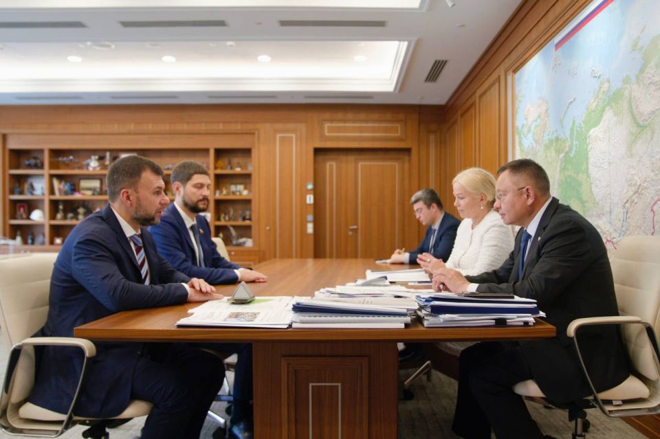 Глава Минстроя России Ирек Файзуллин провел совещание по мерам поддержки в новых регионах