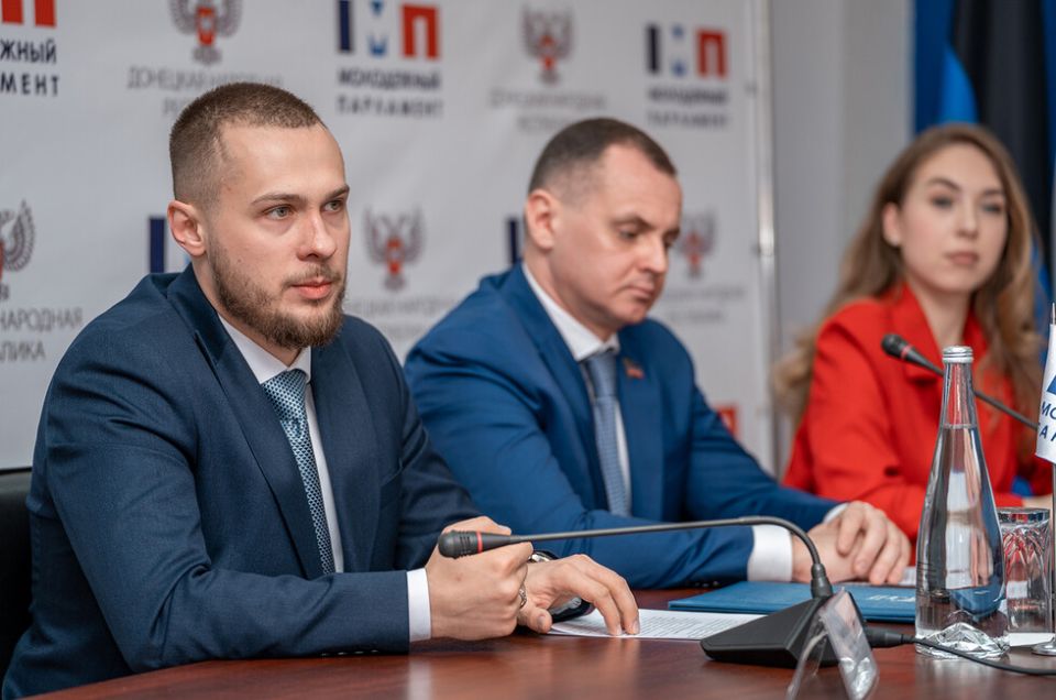 Ставят на кон свою жизнь ради помощи. Макаров рассказал о донецкой молодежи