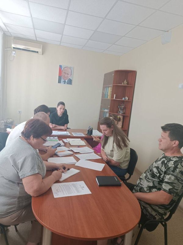 После проведения рабочего совещания Татьяна Викторовна Райз-Возианова, как депутат Мангушского муниципального совета от Всероссийской политической партии «ЕДИНАЯ РОССИЯ», провела беседу с работниками здравоохранения на тему...