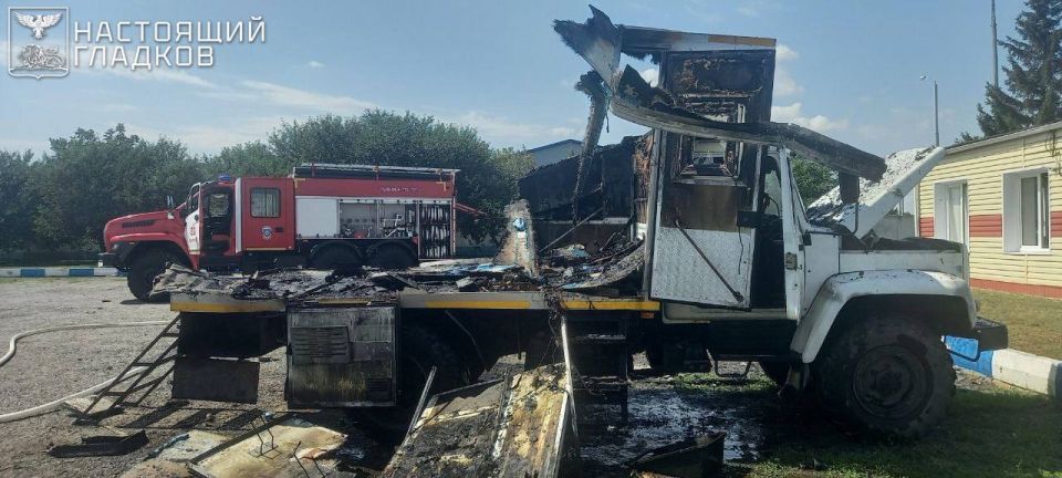 Двое мужчин пострадали в результате удара дронов ВСУ по грузовику в Шебекинском округе Белгородской области, сообщил Гладков