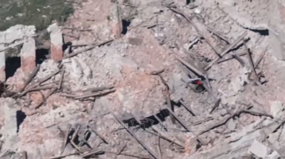 Владимир Разин: Российские десантники подняли триколор и флаг ВДВ в Часов Яре