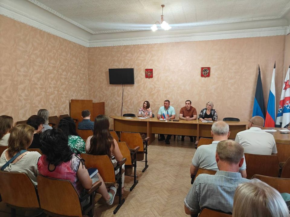 По итогу июля главой муниципалитета, секретарём местного отделения партии "Единая Россия" Сергеем Ермаковым было проведено две встречи с секретарями первичных отделений города