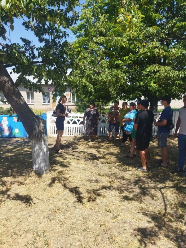 Встречу с населением села Степановка по ул. Дзержинского провела заведующая Новоселовским территориальным сектором