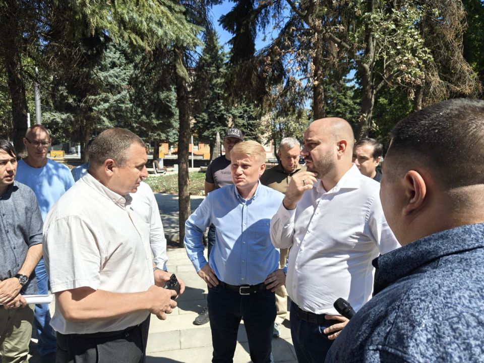 Сергей Ермаков: 31 июля встретился с губернатором Самарской области Вячеславом Федорищевым и заместителем Председателя Правительства ДНР – министром сельского хозяйства, пищевой и перерабатывающей промышленности Артемом...