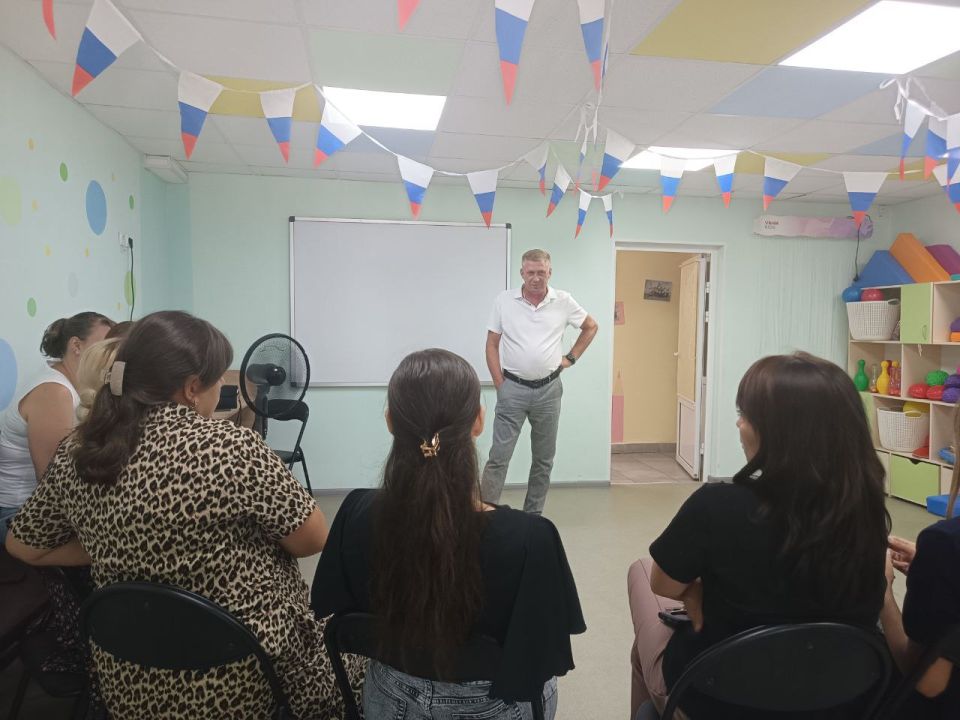 Сергей Юзвинкевич: Провел встречу с трудовым коллективом Центра ППМСП и МКУДО "Володарский ЦВО"