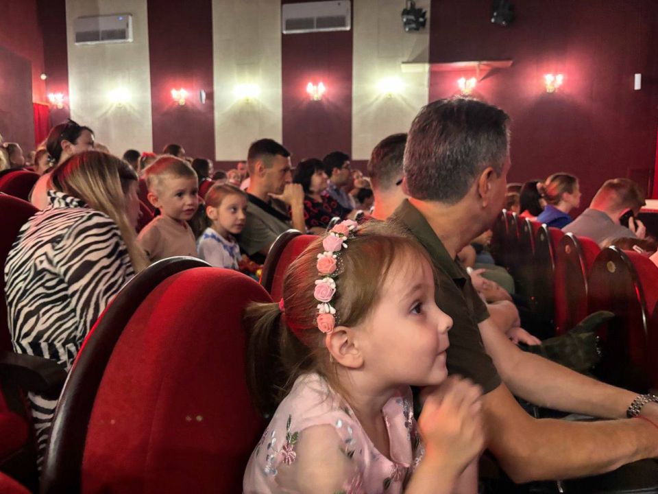В июле семьи защитников Отечества — подопечные филиала фонда посетили несколько замечательных представлений в Донецком республиканском академическом театре кукол