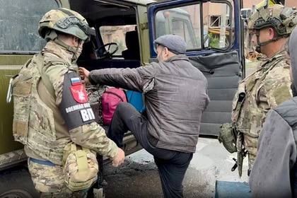 Российские войска вывели большую часть жителей Часов Яра в ДНР