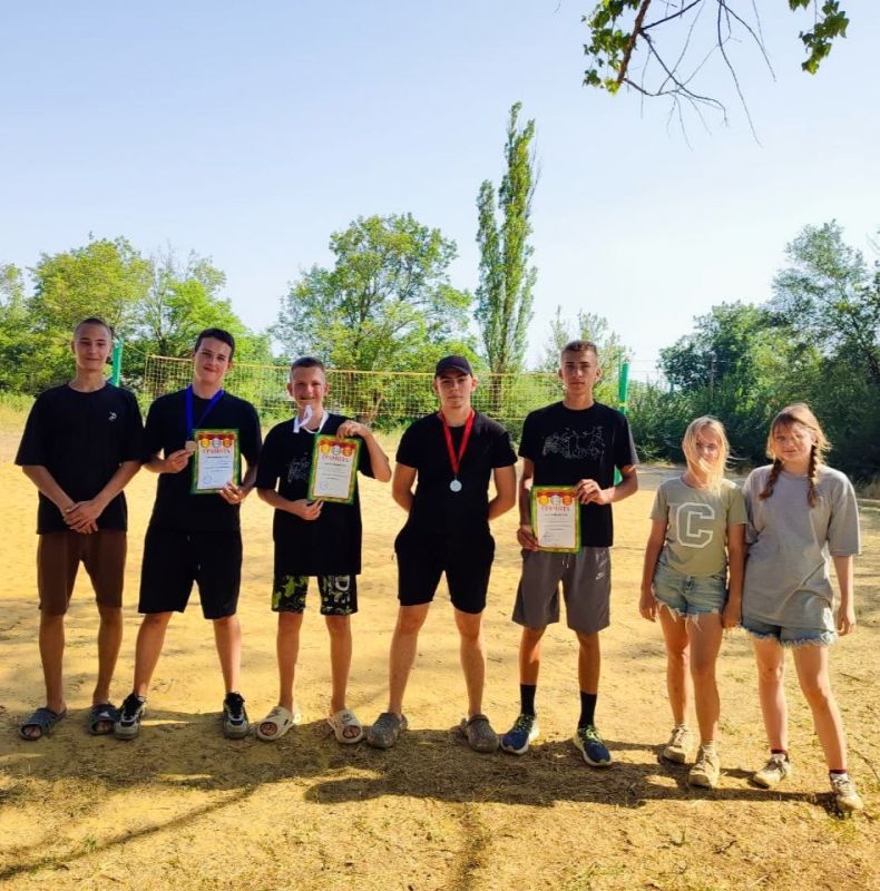 В рамках реализации проекта «Детский спорт в Амвросиевке состоялся турнир по пляжному волейболу