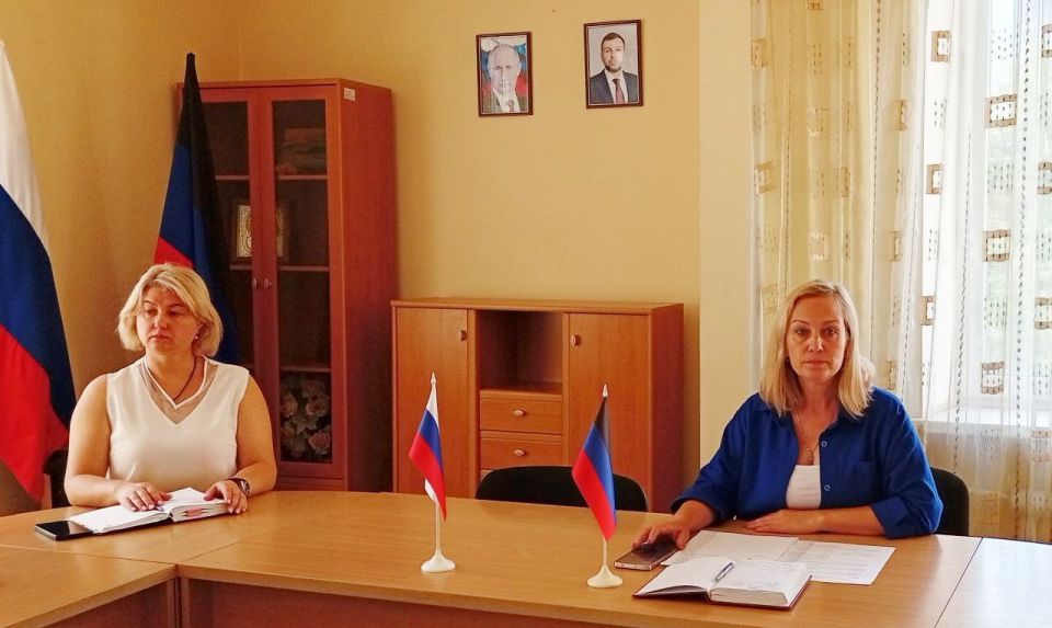 Наталья Бегуненко: 30 июля руководитель Управы Петровского внутригородского района Администрации городского округа Донецк Бегуненко Наталья провела еженедельное аппаратное совещание