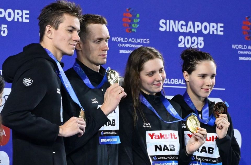 Сборная России по плаванию выиграла золото в комбинированной эстафете на чемпионате мира в Сингапуре