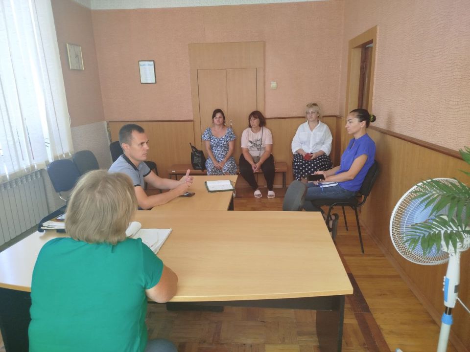 1 августа заместитель Главы Администрации Старобешевского муниципального округа Михаил Ольмезов провел встречу с жителями села Александровка