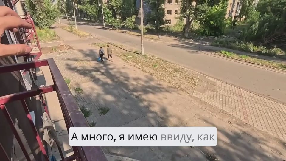 Анатолий Кузичев: Это Авдеевка.. Понятное дело, что далеко не все дома и улицы были восстановлены, и впереди ещё очень много работы, гораздо больше, чем уже проделано, но в город постепенно возвращается мирная жизнь. Да...