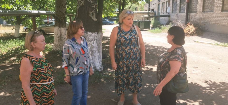 1 августа заместитель руководителя Управы Центрально-Городского внутригородского района Лариса Онищенко провела встречу с жителями по адресу ул. Островского, д. 53