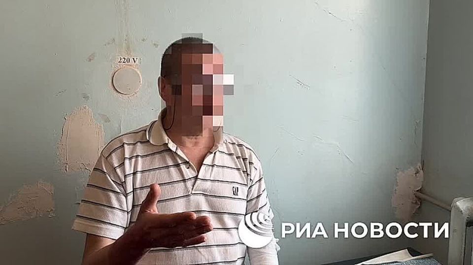 Житель Часова Яра, освобожденного российской армией в четверг, рассказал РИА Новости, как представители киевского режима пытались отобрать у него детей, пока город находился под оккупацией ВСУ