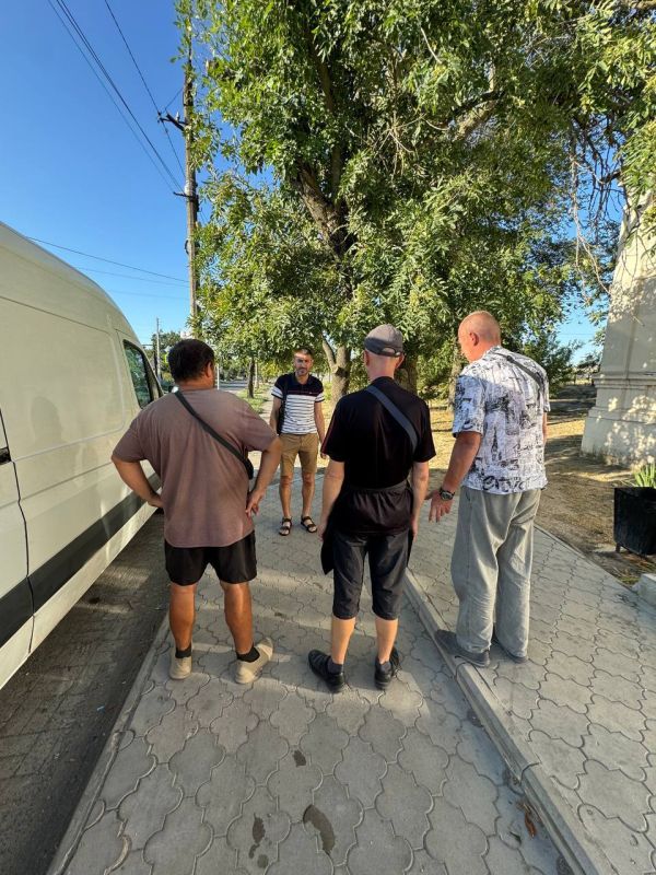 Вчера, 31.07.2025 года, депутат Мангушского муниципального совета, член фракции Всероссийской политической партии «ЕДИНАЯ РОССИЯ» в Мангушском муниципальном совете Попруженко Артем Викторович провел встречу с жителями ул....