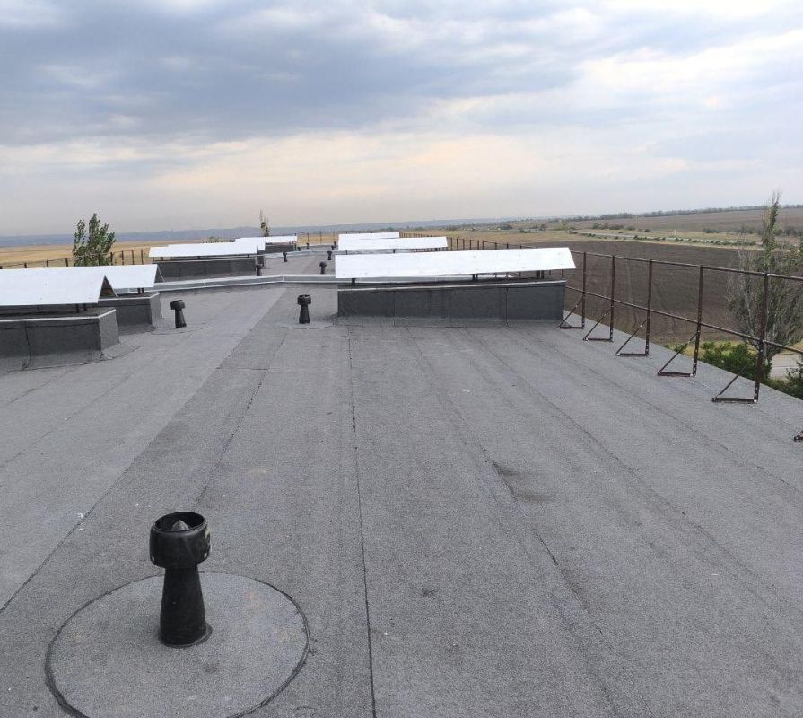 Специалисты Магаданской области завершили капитальный ремонт кровли многоквартирного дома в Ждановке