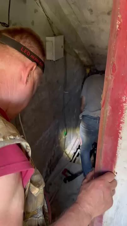 Виктория Жукова: По поручению Главы ДНР Дениса Пушилина, депутат Харцызского городского совета Борис Будыка выехал на адреса, проверить ход работ и поддержать сотрудников управляющей компании