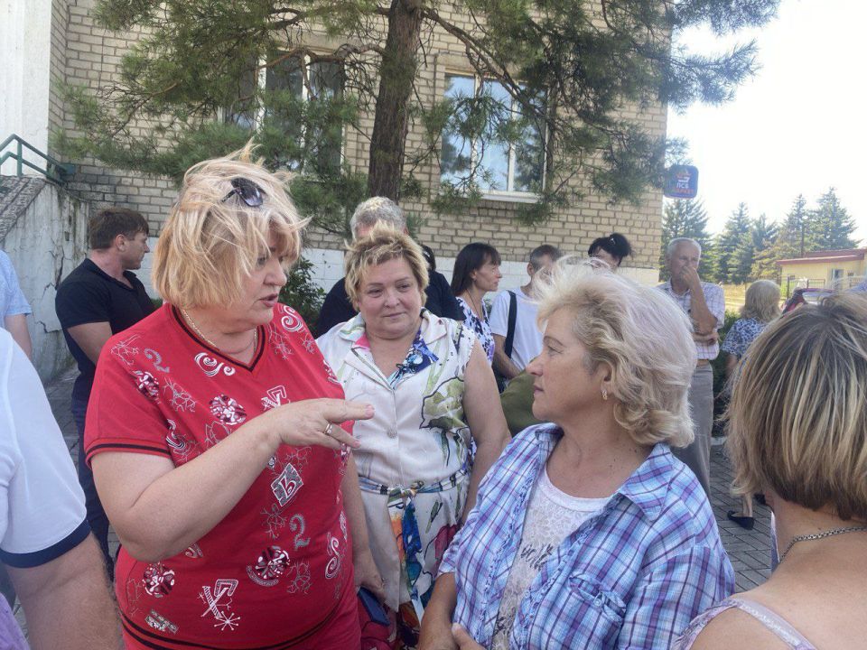 Наталья Бурцева приняла участие в сходе с жителями посёлка Ясиновка городского округа Макеевка