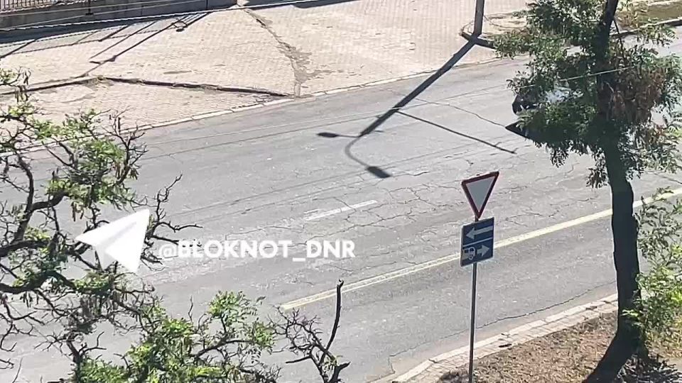 Небольшой автопробег в честь Дня ВДВ по улице Университетской